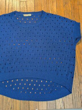 Woman beautiful cobble blue top size medium